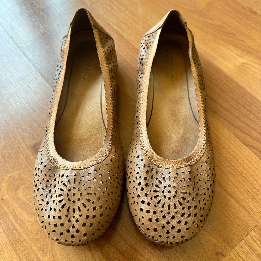 Vionic Shoes Tan Robyn Ballet Flats, size 8